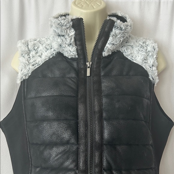 Wooly Bully Wear NWT Comfy & Warm Black Puffer Vest w/ Fur Trim **Size M** 🌺🌺 - Picture 3 of 5